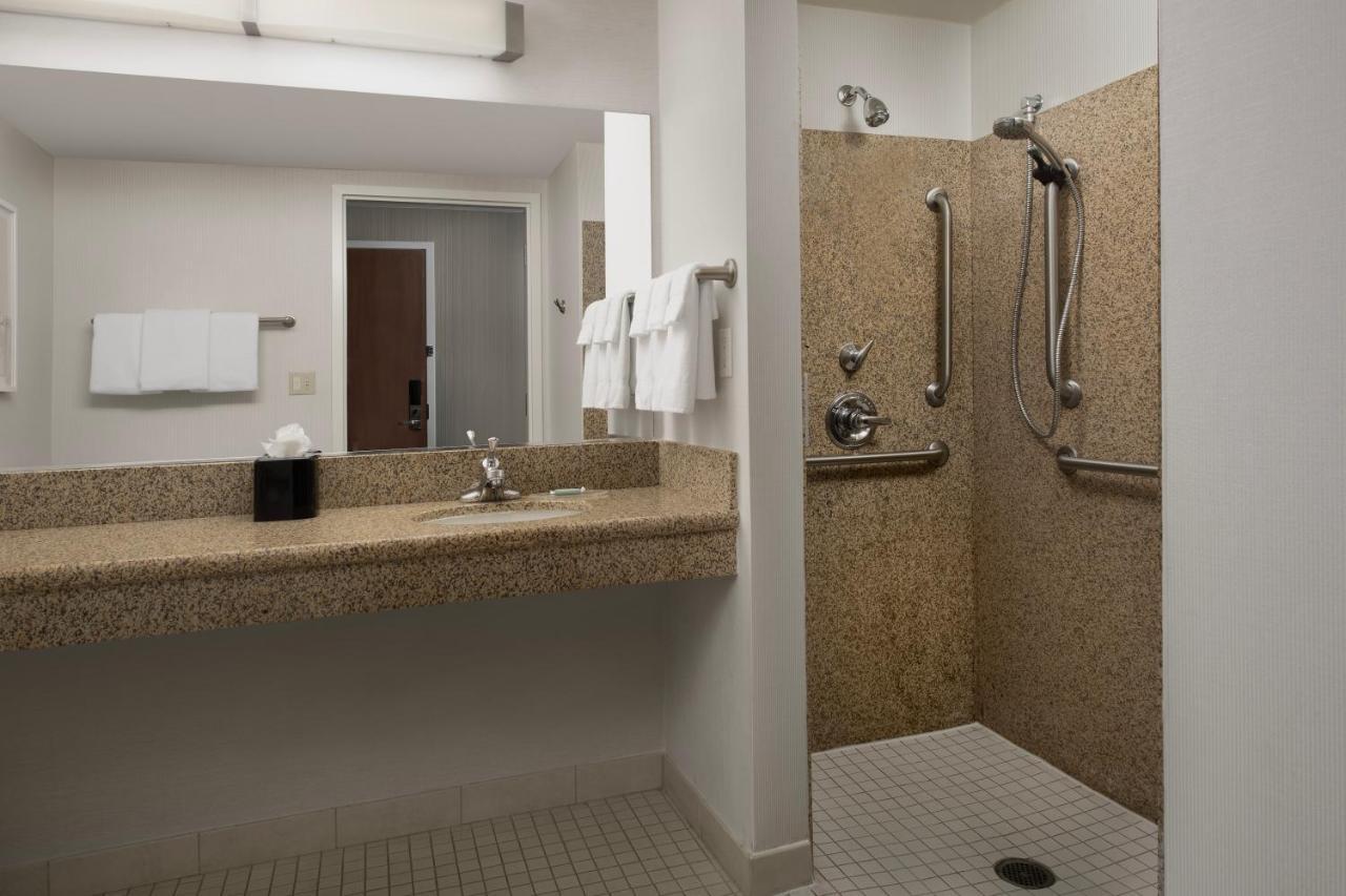 Courtyard By Marriott Seattle Kirkland Hotel Екстериор снимка
