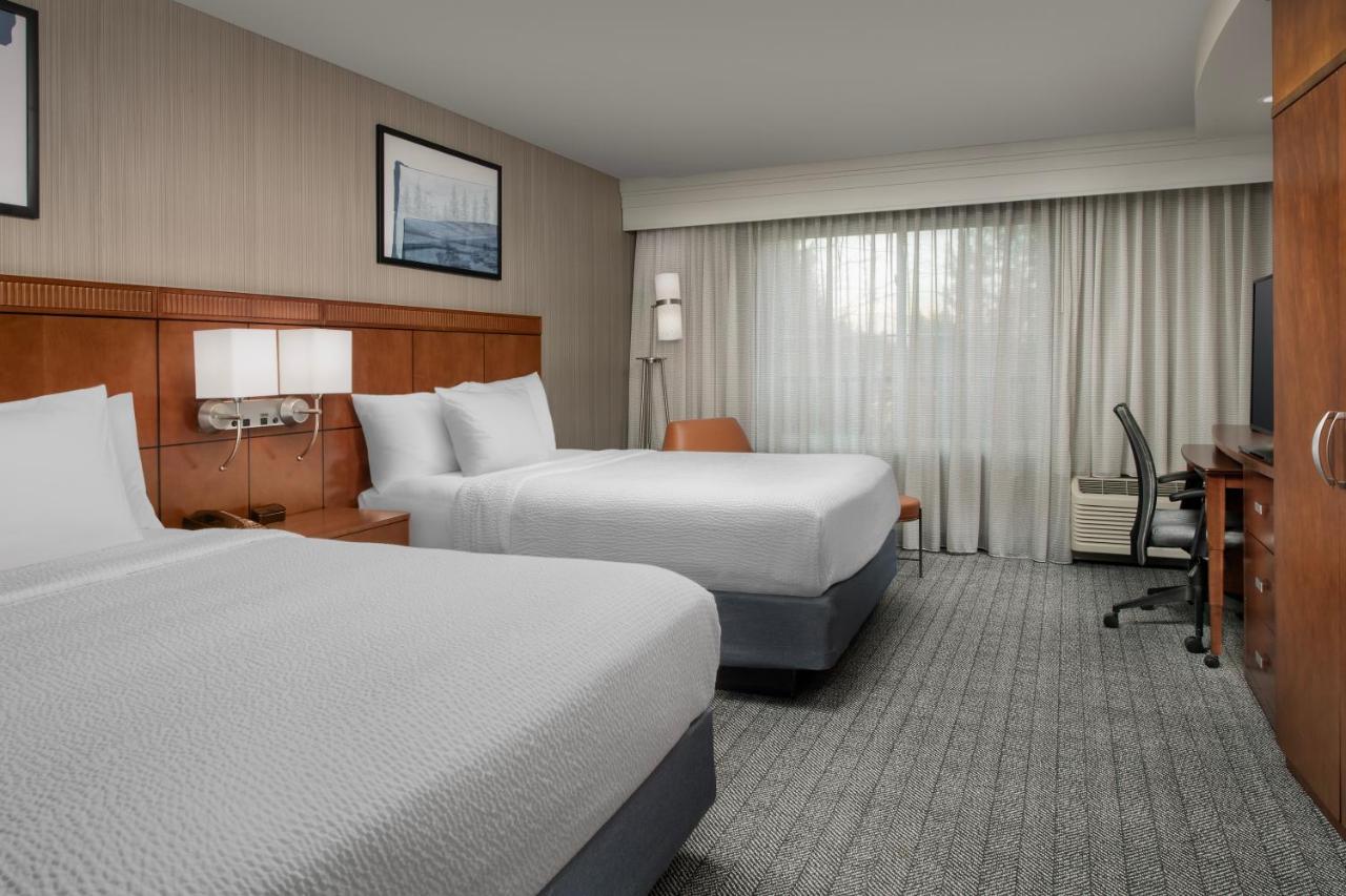Courtyard By Marriott Seattle Kirkland Hotel Екстериор снимка