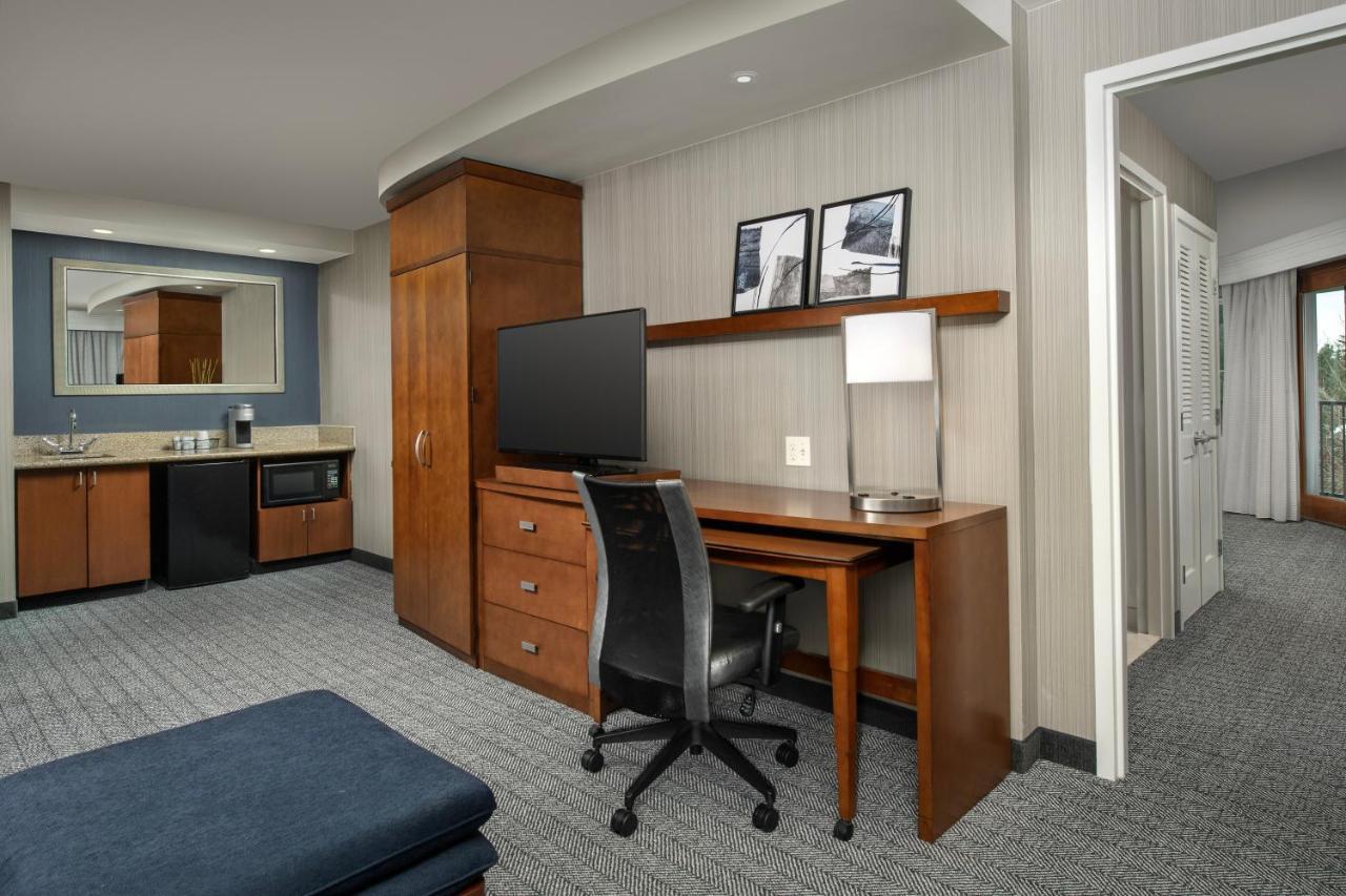 Courtyard By Marriott Seattle Kirkland Hotel Екстериор снимка