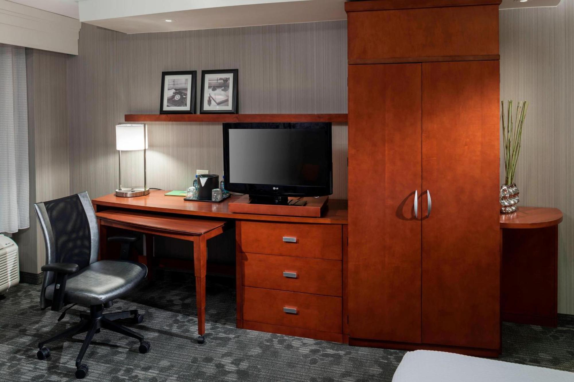 Courtyard By Marriott Seattle Kirkland Hotel Екстериор снимка