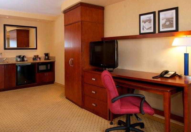 Courtyard By Marriott Seattle Kirkland Hotel Стая снимка