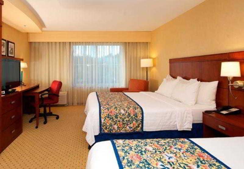 Courtyard By Marriott Seattle Kirkland Hotel Стая снимка